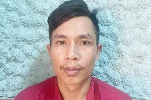 Cô gái đi bộ trên đường thì bị khống chế hiếp dâm