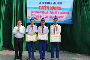 Quảng Trị: Tuyên dương 3 học sinh dũng cảm cứu người đuối nước