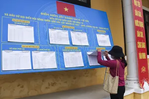 Cử tri đang cách ly vì COVID-19 ở Huế đi bầu cử như thế nào?