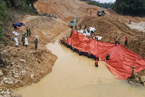 Nối lại tìm kiếm công nhân mất tích ở Rào Trăng 3 vào ngày 23-6