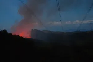 Cháy rừng ở Huế nguy cơ ảnh hưởng đến hệ thống truyền tải điện