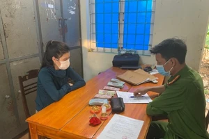 Con gái trộm tiền, vàng của mẹ rồi hoang báo bị trộm