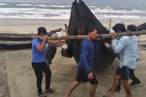 Thừa Thiên – Huế mưa to, người dân hạn chế ra đường từ 14 giờ chiều nay