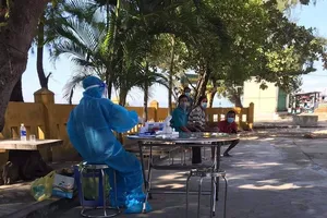 Thừa Thiên - Huế test nhanh COVID-19 ngư dân các tỉnh vào tránh bão số 6