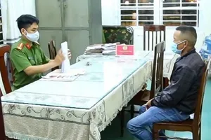 Giả làm chủ tịch hội đồng quản trị để lừa đảo bán 10 ô tô cũ