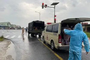 Sản phụ sinh con bên đường khi từ TP.HCM về Nghệ An