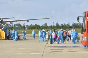 Huế bỏ quy định cách ly tập trung người về bằng đường hàng không