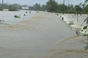 Lũ chia cắt nhiều nơi ở Quảng Bình, lên phương án di dời dân