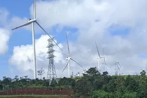 Nam sinh 11 tuổi tử vong bên cột điện truyền tải điện gió