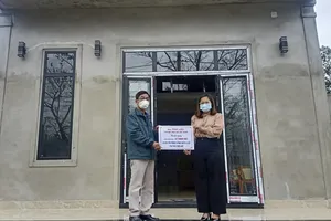 Báo Pháp Luật TP.HCM trao nhà cho công chức tư pháp huyện A Lưới