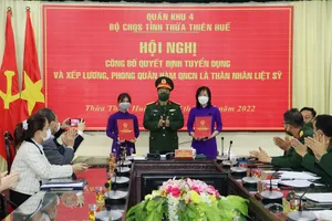 2 người thân của liệt sĩ Rào Trăng 3 được tuyển vào quân đội