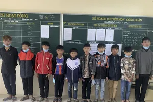 Xác định nhóm học sinh ném đá làm vỡ kính tàu SE7