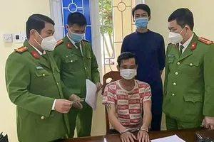 Bắt nghi phạm chém bố ruột tử vong rồi trốn vào rừng