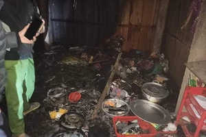 Nhà cháy khi cháu bé 5 tháng tuổi đang ngủ còn người mẹ đi ra ngoài