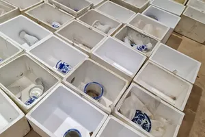 Đánh tráo lô hàng Nhật quá cảnh bằng lư hương, bình hoa vỡ