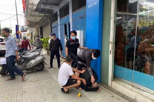 Từ Đà Nẵng thuê ô tô ra Huế bắt người để giao cho công an