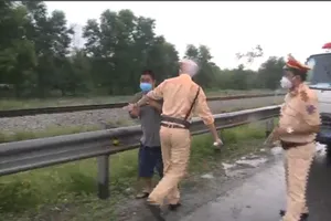 Thông tin mới nhất vụ tài xế tố bị CSGT đánh gãy xương sườn