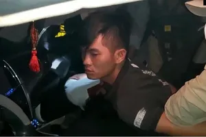 Biên phòng, công an phối hợp bắt giữ ô tô chở 2.000 viên ma túy