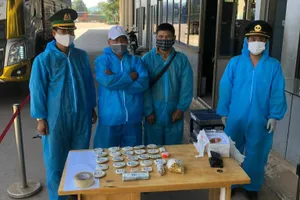 Quảng Trị: Bắt người phụ nữ cầm đầu đường dây vận chuyển vàng, đô la qua biên giới