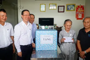 Ông Võ Văn Thưởng dự ngày hội Đại đoàn kết toàn dân tộc tại Huế