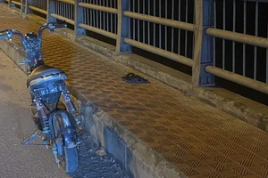 Nữ sinh mất tích, bỏ dép và xe lại trên trên cầu 