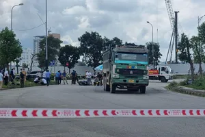 Thương tâm: Va chạm xe ben, thai phụ 7 tháng và 2 con nhỏ tử vong 