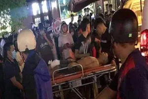 Bắt nhóm thanh niên chém người gây náo loạn