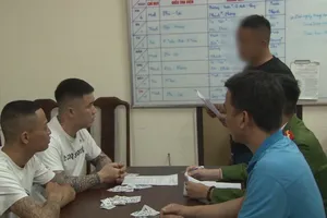 Nhóm từ Thanh Hóa vào Huế rải tờ rơi cho vay thì bị bắt