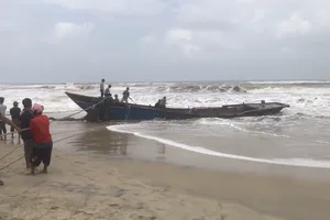 Trục vớt tàu chìm, 1 ngư dân vẫn mất tích vẫn chưa tìm thấy