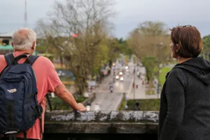 Phố đi bộ "đặc biệt" trên tường thành di tích cố đô Huế