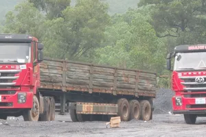 Chính quyền yêu cầu khắc phục bãi than gây ô nhiễm 