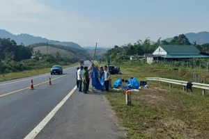 1 người đi bộ qua cao tốc bị tông tử vong