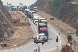 Cấm xe có tải trọng trên 10 tấn vào cao tốc Cam Lộ - La Sơn