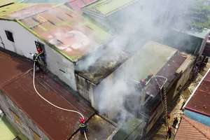Cháy nhà 3 tầng tại trung tâm TP Đông Hà