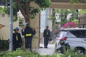 Hình ảnh công an khám nhà vụ buôn lậu 3 tấn vàng