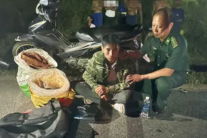 Biên phòng truy đuổi người vận chuyển 55kg thuốc nổ