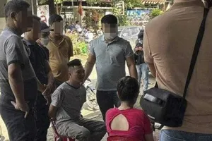 Khởi tố, bắt tạm giam 'Quân idol'