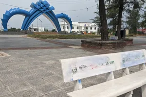 Làm rõ người sơn quảng cáo cờ bạc lên ghế đá ở khu du lịch Cửa Việt