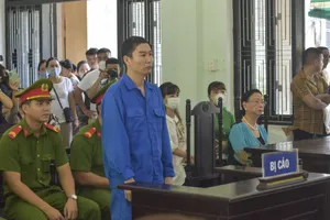 Cựu cán bộ công an dùng súng AK cướp tiệm vàng lãnh 8 năm 3 tháng tù