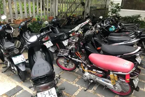 Cảnh sát hình sự bắt nhóm quái xế lạng lách, đánh võng