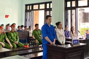 Cựu cán bộ công an cùng vợ lãnh án vì lừa đảo hơn 18 tỉ đồng