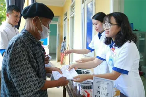 Hơn 400 người dân vùng cao được khám chữa bệnh, cấp thuốc miễn phí