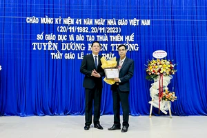 Thầy giáo cứu 3 người trong mưa lũ