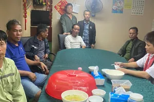 Tin vui: 2 thuyền viên mất tích trên biển đã được cứu sống