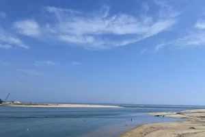 Tìm kiếm 2 thuyền viên mất tích trên biển