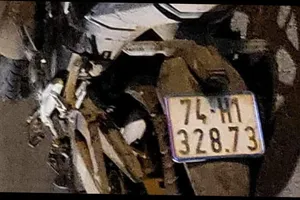 2 xe máy đối đầu trên Quốc lộ 9 làm 2 người thương vong