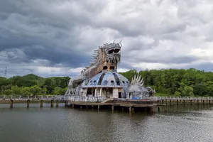 Chú rồng khổng lồ ở Huế lại gây 'bão' với cư dân mạng trước Tết Giáp Thìn