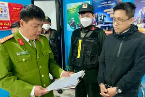 Công an Thừa Thiên Huế Bắt 2 người cho vay lãi nặng trên mạng, thu lợi hơn 7 tỉ đồng