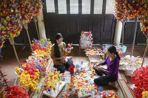 Thăm làng hoa giấy 300 năm tuổi ở Huế dịp Tết