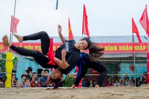 Nô nức hội vật làng Sình đầu xuân Giáp Thìn